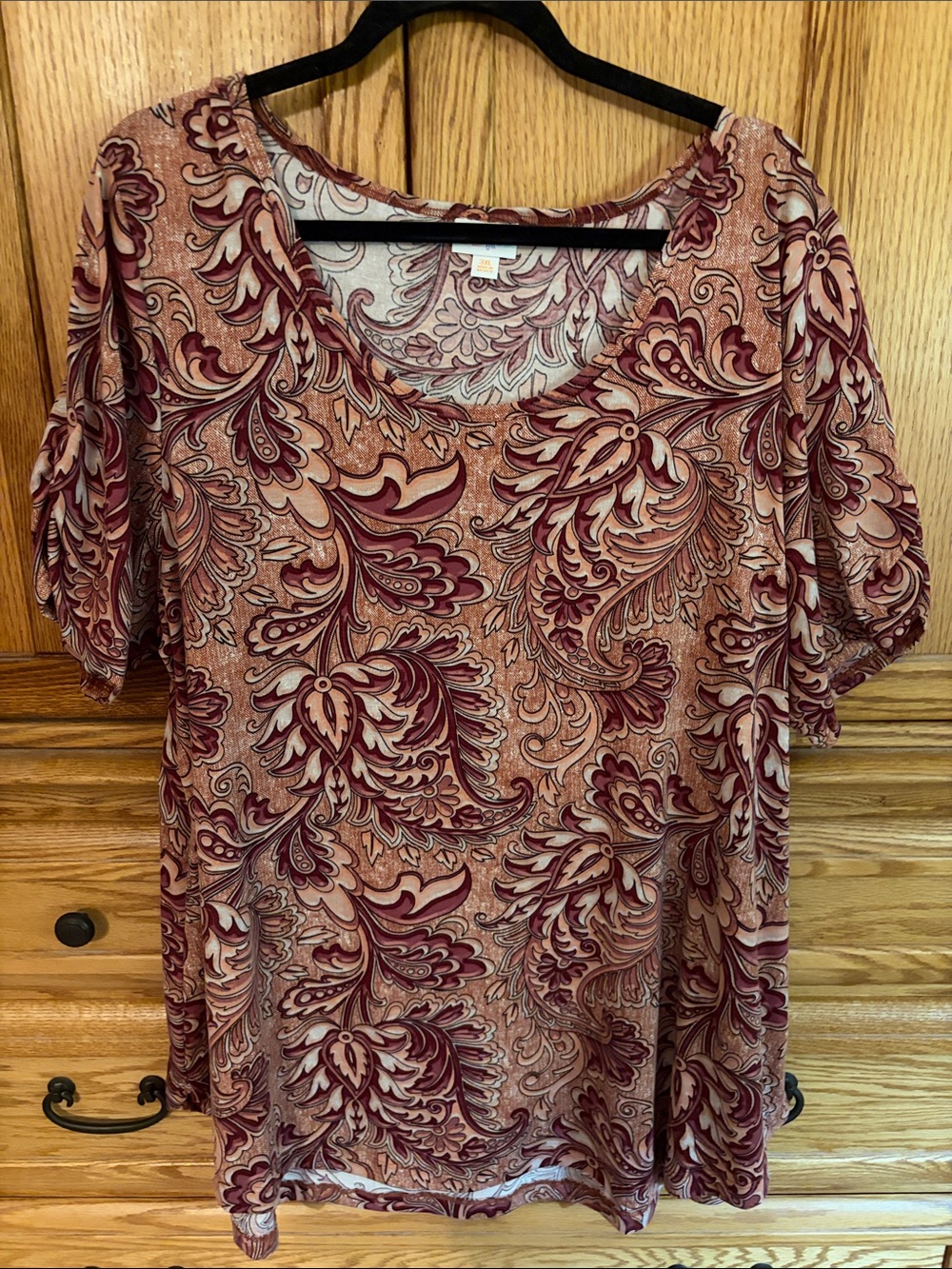 LuLaRoe Scoop Neck Short Sleeve Top - Rose, Cream, Burgundy